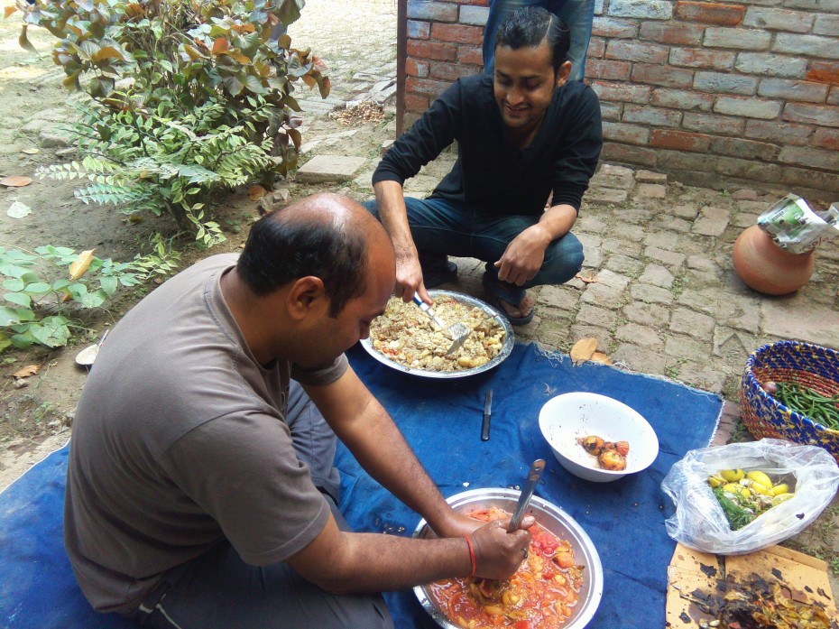 My friend Adv. Shashikant Involved in preparation of Chokha with help of his brother!! 
